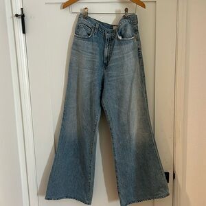 No signs of wear, extremely soft relaxed crop